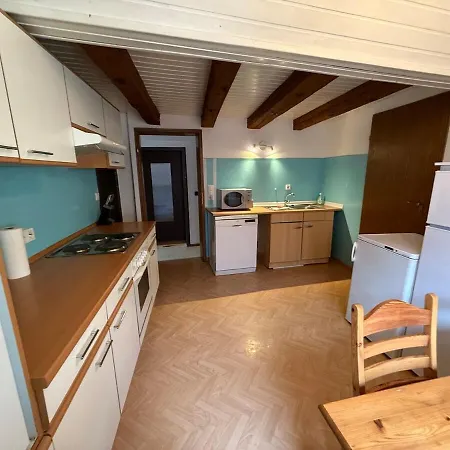 דירה In 4 Schlafzimmer Mit Balkon *